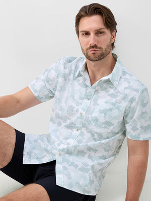 Camisa de verano con estampado elegante
